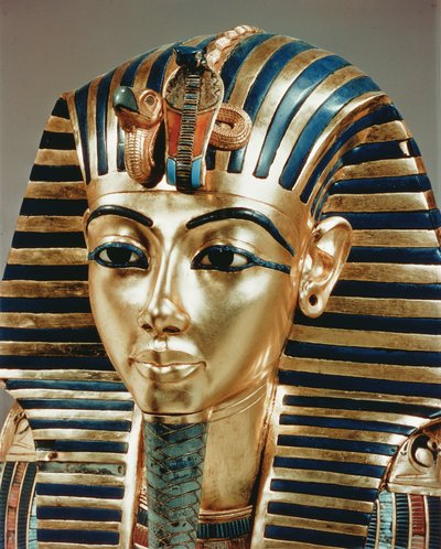 Die goldene Maske, aus dem Schatz des Tutanchamun um 1370-52 v. Chr., um 1340 v. Chr. von Egyptian 18th Dynasty